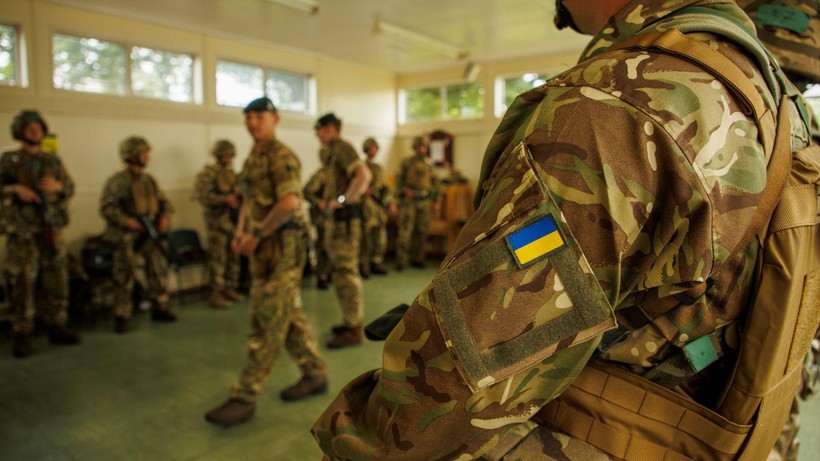 Tân binh quânđội Ukraine huấn luyện tại Anh. Ảnh Military Ukraine
