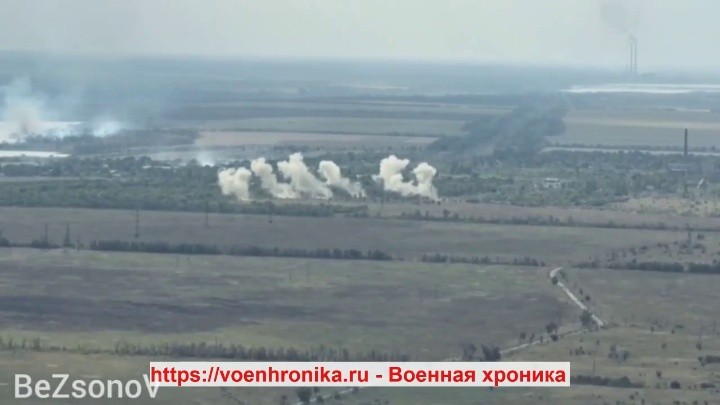 Quân đội Nga pháo kích vào chiến tuyến quân đội Ukraine trên hướng Nikolaev-Kherson. Ảnh video Voennaya Hronika