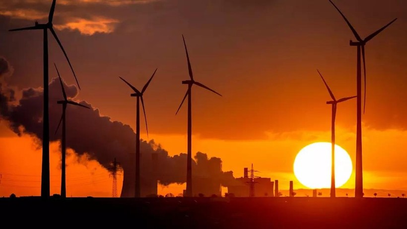 Tuabin điện gió giúp hấp thụ khí CO2 từ khí quyển. Ảnh EuroNews