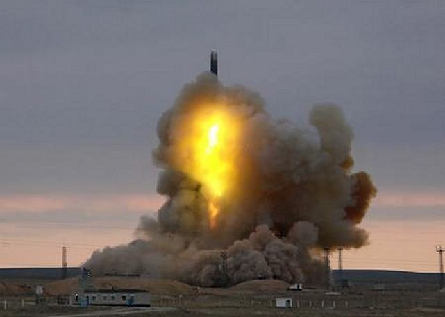 Nga phóng tên lửa đạn đạo xuyên lục địa RS-18. Ảnh: RT.com