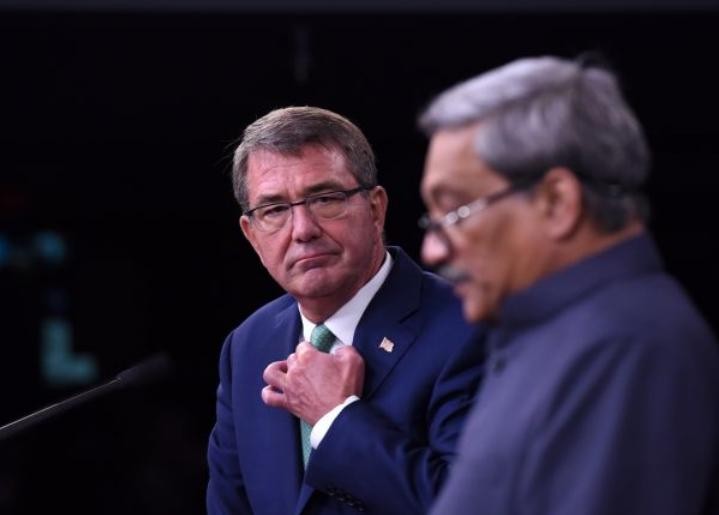 Bộ trưởng Quốc phòng Mỹ Ashton B. Carter và Bộ trưởng Quốc phòng Ấn Độ Manohar Parrikar trong cuộc họp báo ở Thủ đô Washington, Mỹ ngày 29/8/2016. Ảnh: Cankao