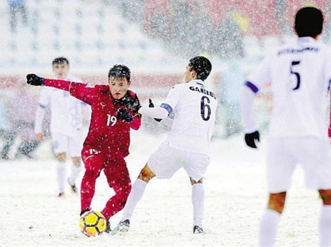U23 Việt quật cường chiến đấu trong trận chung kết với U23 Uzbekistan. Ảnh: Hznews.