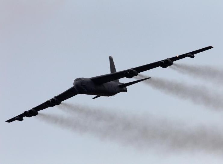 Máy bay ném bom chiến lược B-52H của không quân Mỹ đã nhiều lần hiện diện trên vùng trời Biển Đông thời gian qua. Ảnh: International Business Times.
