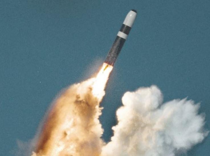 Tên lửa đạn đạo Trident-2 được phóng từ tàu ngầm quân đội Mỹ. Ảnh: Cankao.
