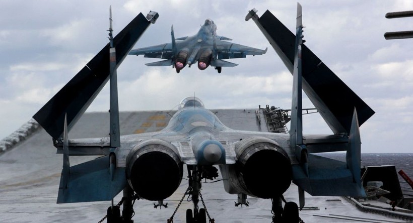 Chiến đấu cơ trên tàu sân bay Nga