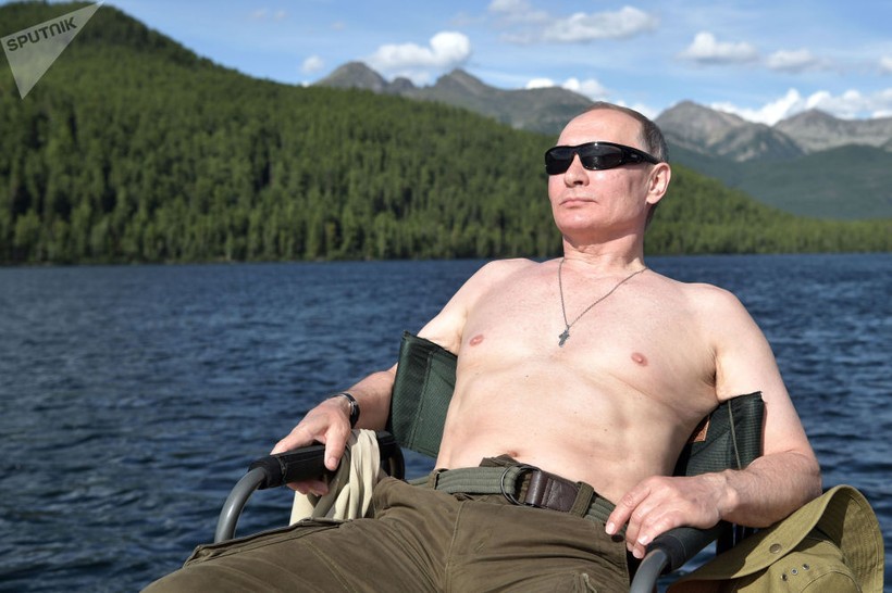 Tổng thống Putin trong một chuyến dã ngoại, nghỉ ngơi trong rừng Taiga