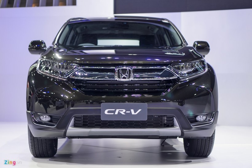 Sau khi tổ chức lễ ra mắt riêng, Honda đem CR-V phiên bản 7 chỗ tới Triển lãm ôtô quốc tế Bangkok lần thứ 38 với vị trí trung tâm cùng Civic bản hatchback. Điểm thu hút nhất của mẫu xe này là hàng ghế thứ 3 vốn từng được hy vọng nhưng gây nhiều thất vọng 