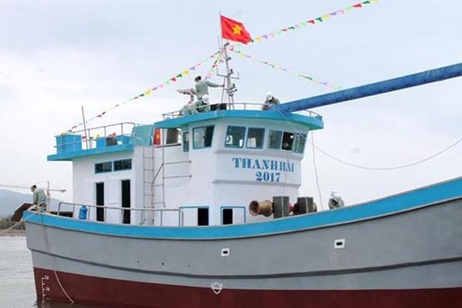 Tàu đánh cá Thanh Hải 2017 hạ thủy tại cảng Hòn Rớ.