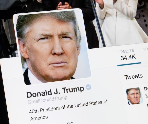 Tài khoản Twitter của ông Donald Trump bị vô hiệu hóa trong 11 phút trước khi người ta phát hiện ra.