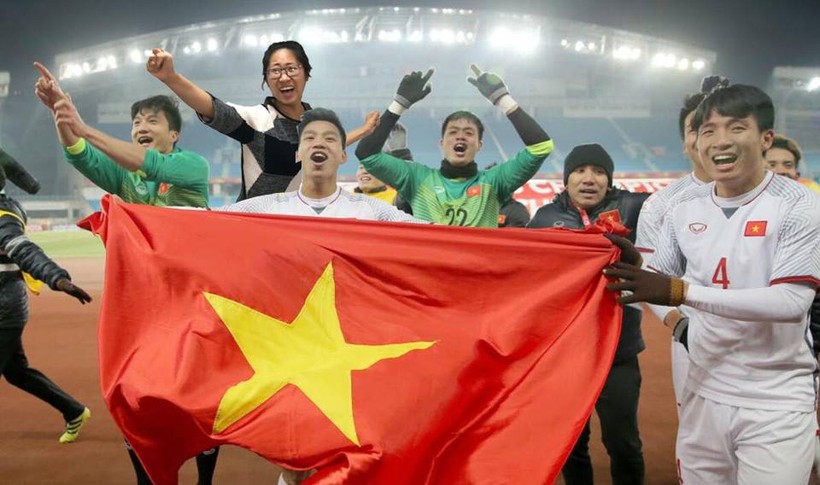 Hài hước cô nàng chế ảnh hôn thủ môn Bùi Tiến Dũng ảnh 1 Hài hước cô nàng chế ảnh hôn thủ môn Bùi Tiến Dũng ảnh 1