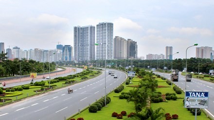 Đại lộ Thăng Long dài 24km mỗi năm ngốn 53 tỷ đồng tiền cắt cỏ, tỉa một ít cây hoa