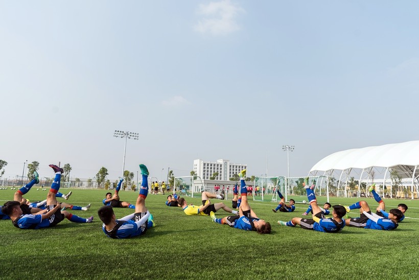 Sắp khánh thành trung tâm đào tạo bóng đá hàng đầu Đông Nam Á ảnh 5 Học viên PVF đang tập luyện tại Trung tâm đào tạo bóng đá trẻ PVF Hưng Yên.