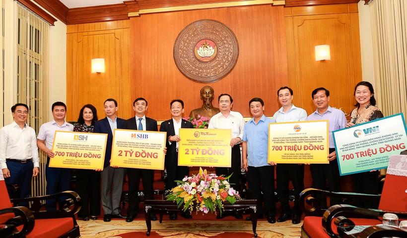 SHB, T&T Group và các doanh nghiệp của Doanh nhân Đỗ Quang Hiển ủng hộ hơn 6 tỷ đồng cho cuộc chiến chống Covid-19 tại miền Trun