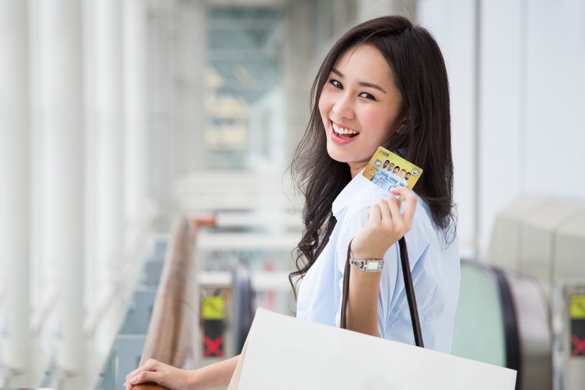 Chủ thẻ SHB Visa và SHB Mastercard có thể thoải mái vi vu suốt tuần mà không lo về giá