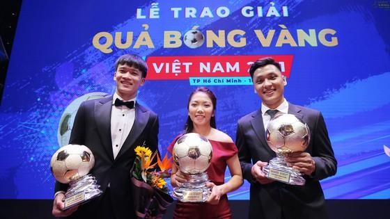 Chủ nhân Quả bóng vàng Việt Nam 2021: Hoàng Đức, Huỳnh Như và Văn Ý. Ảnh màn hình.