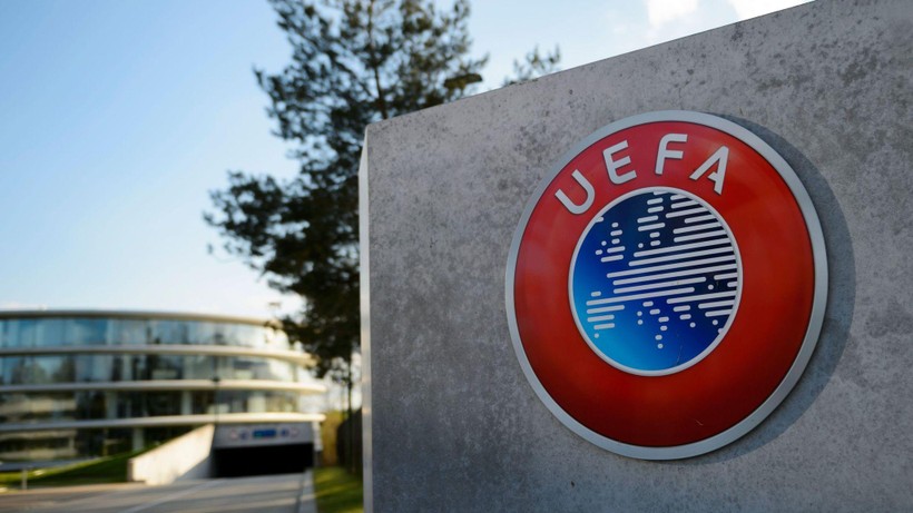 UEFA vừa mở rộng lệnh cấm với bóng đá Nga. Ảnh AP.