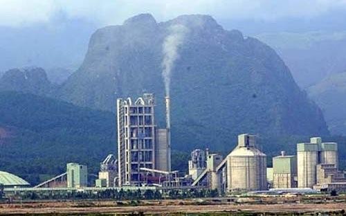  Nhà máy xi măng Nghi Sơn công suất 4 triệu tấn/năm xây dựng năm 1997- Dự án đầu tiên tại Khu kinh tế Nghi Sơn 