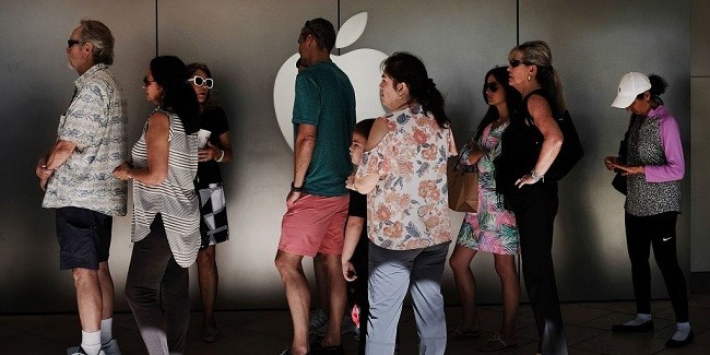 Cửa hàng của Apple phải đóng cửa vì khách đến thay pin quá đông ảnh 1 Cửa hàng của Apple phải đóng cửa vì khách đến thay pin quá đông ảnh 1