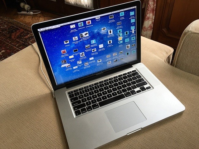 Hình ảnh chiếc MacBook Pro 2012 (Ảnh: Business Insider)