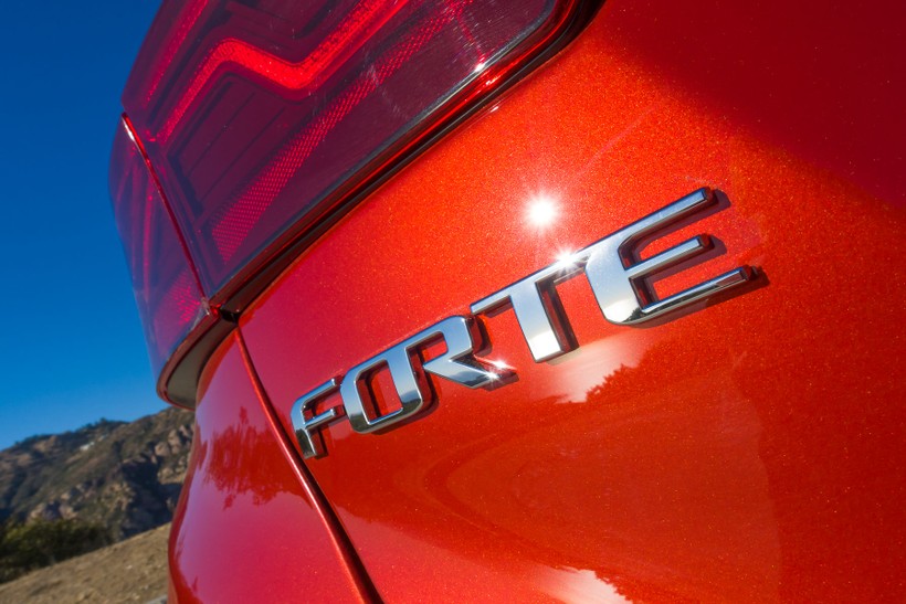 Kia Forte 2019 thế hệ mới chính thức lộ diện tại triển lãm Naias 2018 ảnh 8 Kia Forte 2019 thế hệ mới chính thức lộ diện tại triển lãm Naias 2018 ảnh 8