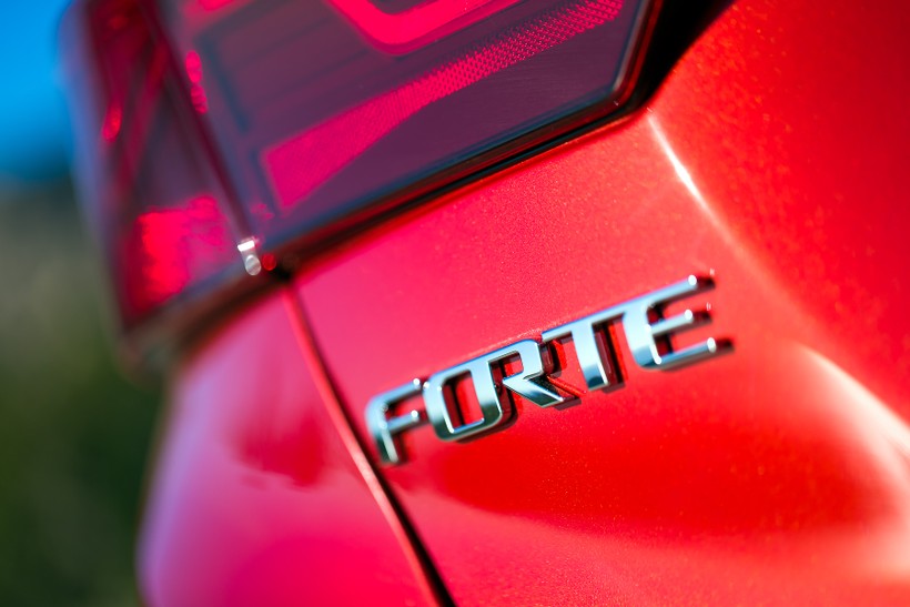 Kia Forte 2019 thế hệ mới chính thức lộ diện tại triển lãm Naias 2018 ảnh 15 Kia Forte 2019 thế hệ mới chính thức lộ diện tại triển lãm Naias 2018 ảnh 15