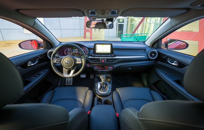 Kia Forte 2019 thế hệ mới chính thức lộ diện tại triển lãm Naias 2018 ảnh 2 Kia Forte 2019 thế hệ mới chính thức lộ diện tại triển lãm Naias 2018 ảnh 2