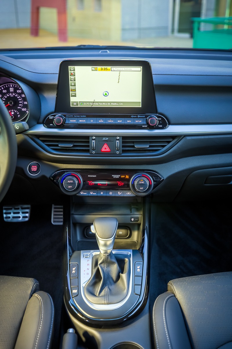 Kia Forte 2019 thế hệ mới chính thức lộ diện tại triển lãm Naias 2018 ảnh 16 Kia Forte 2019 thế hệ mới chính thức lộ diện tại triển lãm Naias 2018 ảnh 16