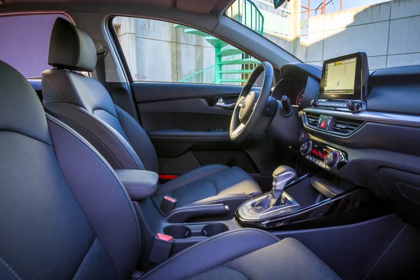 Kia Forte 2019 thế hệ mới chính thức lộ diện tại triển lãm Naias 2018 ảnh 17 Kia Forte 2019 thế hệ mới chính thức lộ diện tại triển lãm Naias 2018 ảnh 17
