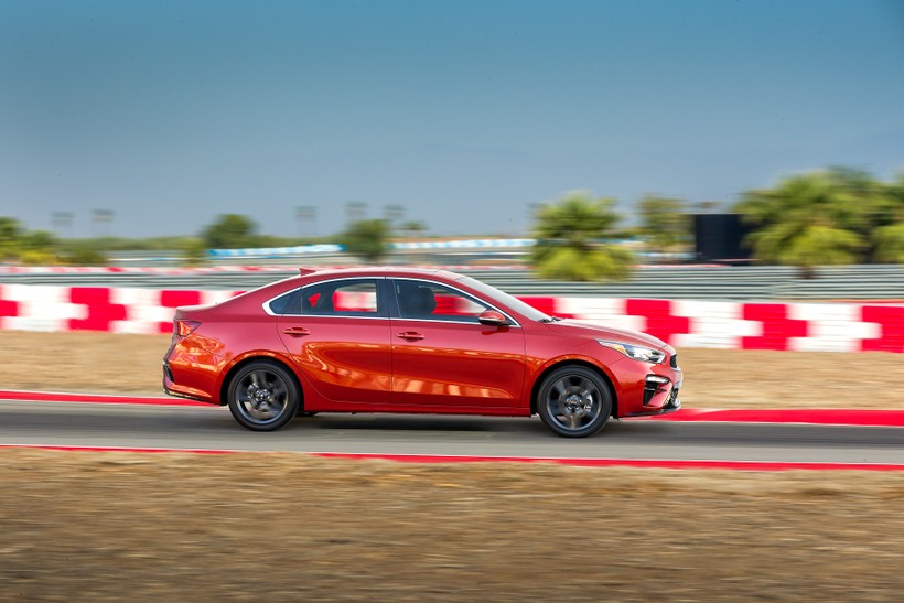 Kia Forte 2019 thế hệ mới chính thức lộ diện tại triển lãm Naias 2018 ảnh 5 Kia Forte 2019 thế hệ mới chính thức lộ diện tại triển lãm Naias 2018 ảnh 5