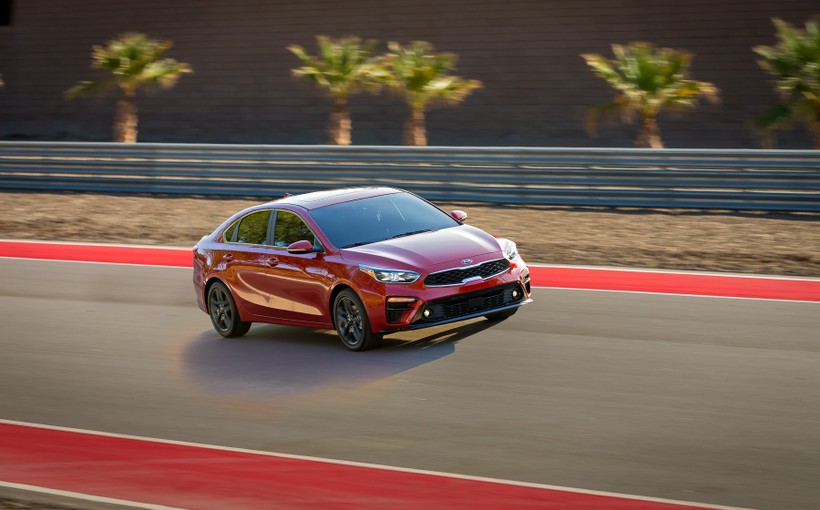 Kia Forte 2019 thế hệ mới chính thức lộ diện tại triển lãm Naias 2018 ảnh 7 Kia Forte 2019 thế hệ mới chính thức lộ diện tại triển lãm Naias 2018 ảnh 7