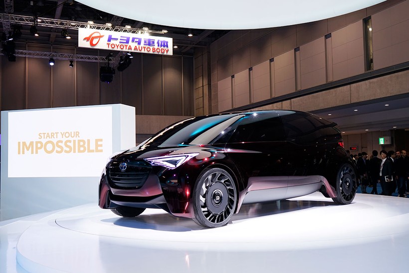 Toyota hứa sẽ đưa ra nhiều mẫu xe FCV giá rẻ vào năm 2020 ảnh 1 Bên cạnh phát triển dòng xe chạy điện, Toyota rất kỳ vọng dòng xe Fuel Cell sẽ làm nên sự đột phá