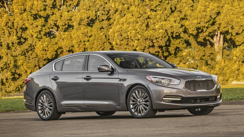 Tại Việt Nam, Kia K900 được Thaco phân phối và bán dưới tên Quoris