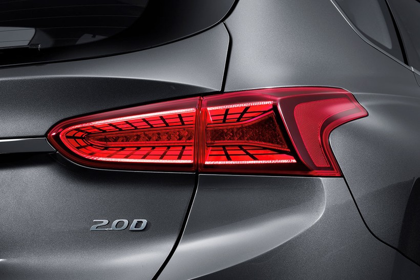 Cận cảnh mẫu Hyundai Santa Fe 2019 vừa chính thức ra mắt ảnh 11 Cận cảnh mẫu Hyundai Santa Fe 2019 vừa chính thức ra mắt ảnh 11