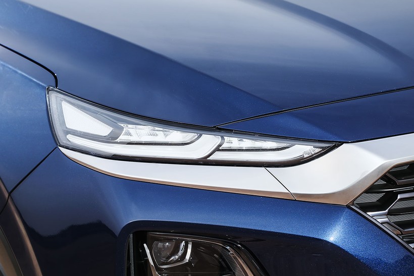 Cận cảnh mẫu Hyundai Santa Fe 2019 vừa chính thức ra mắt ảnh 13 Cận cảnh mẫu Hyundai Santa Fe 2019 vừa chính thức ra mắt ảnh 13