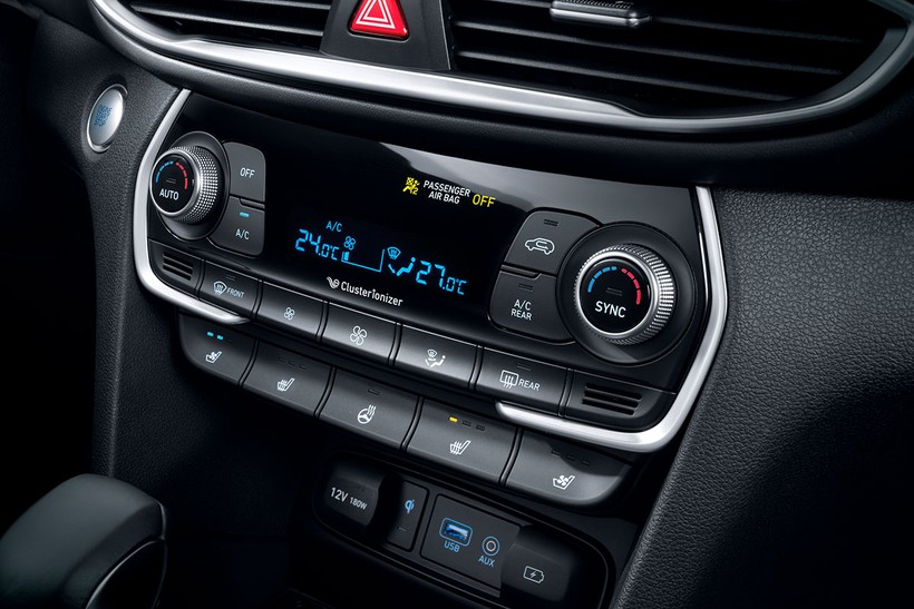 Cận cảnh mẫu Hyundai Santa Fe 2019 vừa chính thức ra mắt ảnh 23 Cận cảnh mẫu Hyundai Santa Fe 2019 vừa chính thức ra mắt ảnh 23