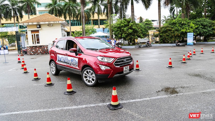 Chương trình "Hướng dẫn lái xe An toàn và Thân thiện với Môi trường” (DSFL) là một chương trình vì cộng đồng được Tập đoàn Ford và Ford Việt Nam tổ chức thường niên từ năm 2008.