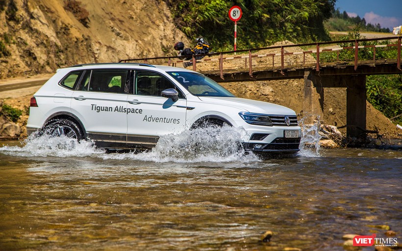 VW Tiguan Allspace dù sao vẫn là một chiếc xe Đức, thể hiện tư duy và triết lý chế tạo xe của người Đức nên khi cầm lái bạn sẽ thấy sự khác biệt so với các đối thủ còn lại. ảnh 10