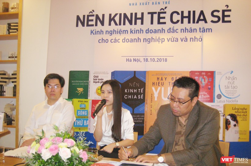 Ông Phạm Nam Long và bà Nguyễn Hoàng Anh - các đồng sáng lập của Startup Abivin cùng ông Nguyễn Đình Thành - Giám đốc điều hành Công ty CSCI Indochina