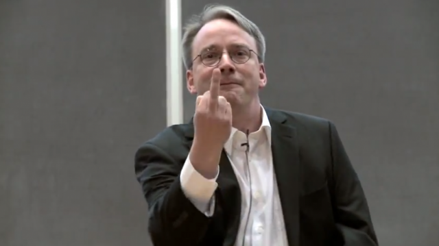 Linus Torvalds viết ra phiên bản Linux đầu tiên, tức nhân (kernel) của nó, khi đang là một sinh viên ngành khoa học máy tính tại Đại học Helsinki (Phần Lan) năm 1991. Ảnh: Arsh Technica.