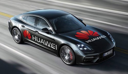 Chiếc Porsche Panamera được điều khiển bằng điện thoại di động với phần mềm AI của Huawei. Ảnh: Huawei