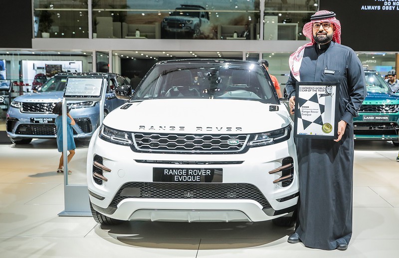 Giải thưởng giành cho dòng xe Evoque được công bố bởi ông Shereen Shabnam - thuộc hội đồng WWCOTY tại Triển lãm ô tô quốc tế tại Dubai.  
