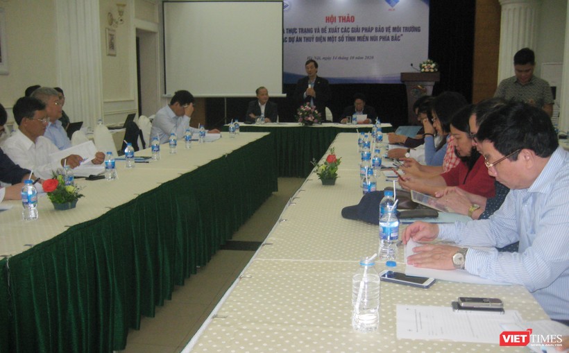 TS Phan Tùng Mậu - Phó Chủ tịch Liên hiệp các hội Khoa học và Kỹ thuật Việt Nam chủ trì hội thảo