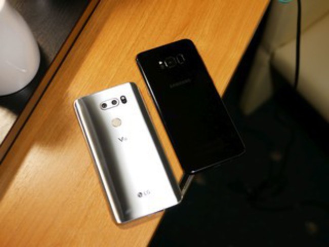 Đại chiến thiết kế Galaxy S8+ và LG V30: Bạn chọn siêu phẩm nào? ảnh 2 Đại chiến thiết kế Galaxy S8+ và LG V30: Bạn chọn siêu phẩm nào? ảnh 2