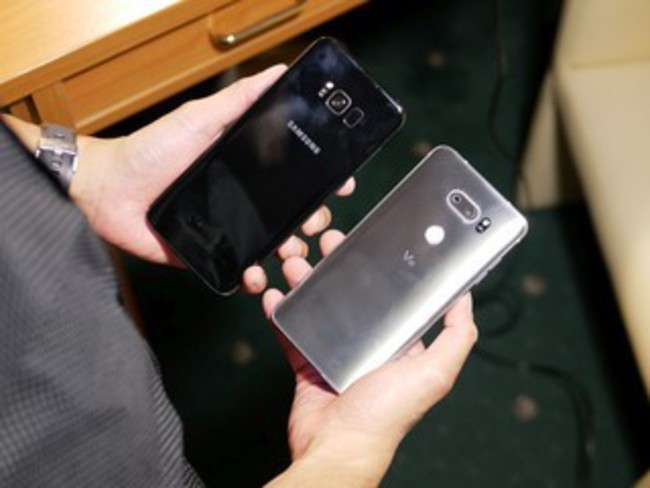 Đại chiến thiết kế Galaxy S8+ và LG V30: Bạn chọn siêu phẩm nào? ảnh 4 Đại chiến thiết kế Galaxy S8+ và LG V30: Bạn chọn siêu phẩm nào? ảnh 4