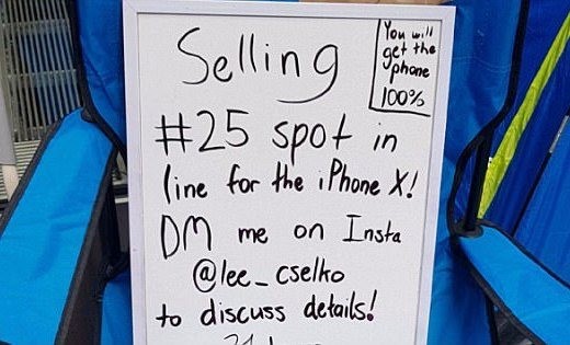 iPhone X: chen lấn xô đẩy ở Singapore, xếp hàng dài ở Úc, Nhật, Nga, Anh; nụ cười trở lại ảnh 4 iPhone X: chen lấn xô đẩy ở Singapore, xếp hàng dài ở Úc, Nhật, Nga, Anh; nụ cười trở lại ảnh 4