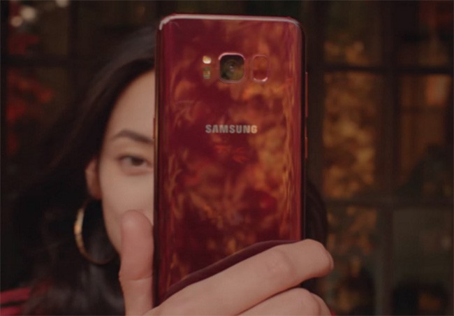 Galaxy S8 có thêm màu đỏ Burgundy (ảnh: YouTube)