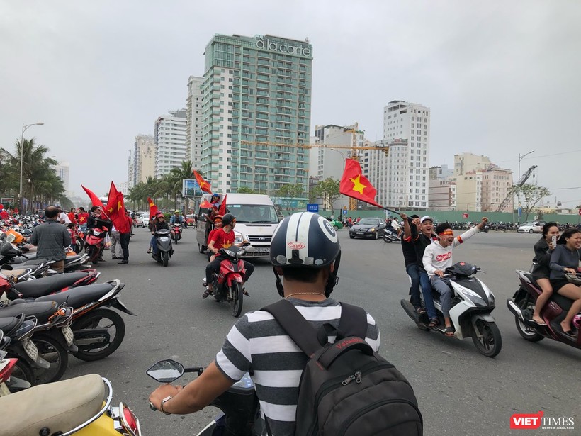Không khí trận bóng lịch sử của U23 Việt Nam: Chút tiếc nuối phút cuối ảnh 27 Không khí trận bóng lịch sử của U23 Việt Nam: Chút tiếc nuối phút cuối ảnh 27