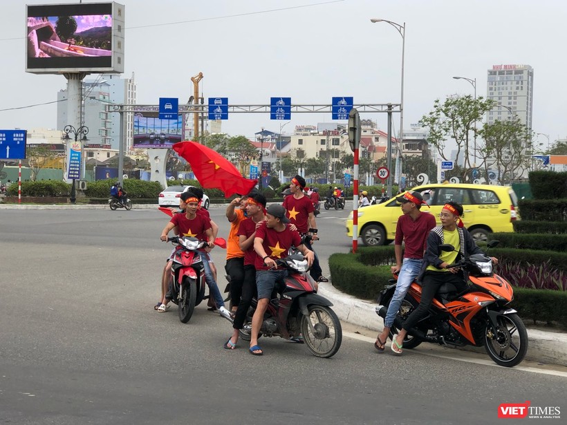 Không khí trận bóng lịch sử của U23 Việt Nam: Chút tiếc nuối phút cuối ảnh 24 Không khí trận bóng lịch sử của U23 Việt Nam: Chút tiếc nuối phút cuối ảnh 24