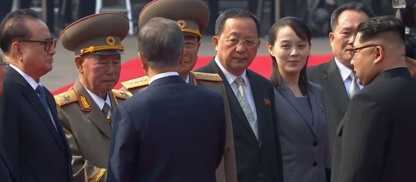 Toàn cảnh cuộc gặp lịch sử giữa Chủ tịch Triều Tiên Kim Jong Un và Tổng thống Hàn Quốc Moon Jae In ảnh 14 Toàn cảnh cuộc gặp lịch sử giữa Chủ tịch Triều Tiên Kim Jong Un và Tổng thống Hàn Quốc Moon Jae In ảnh 14
