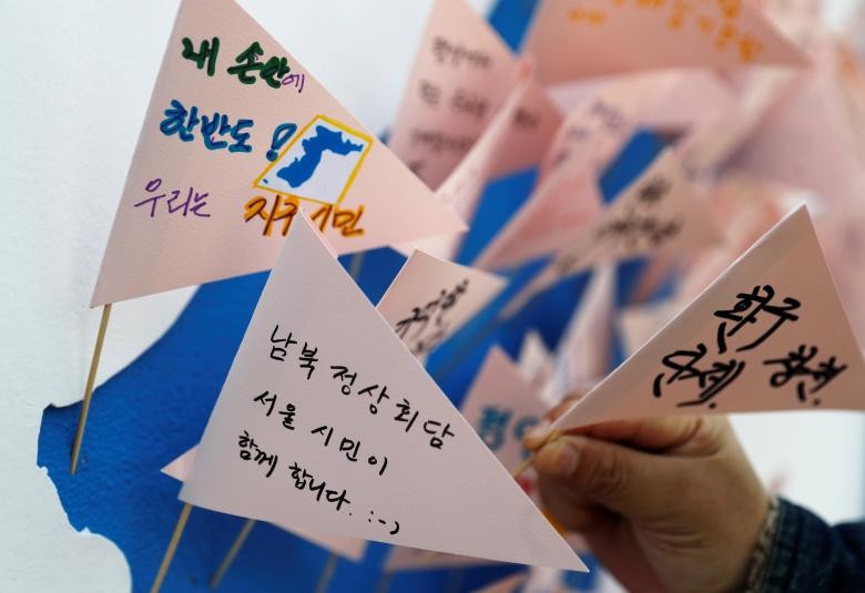 Toàn cảnh cuộc gặp lịch sử giữa Chủ tịch Triều Tiên Kim Jong Un và Tổng thống Hàn Quốc Moon Jae In ảnh 15 Toàn cảnh cuộc gặp lịch sử giữa Chủ tịch Triều Tiên Kim Jong Un và Tổng thống Hàn Quốc Moon Jae In ảnh 15